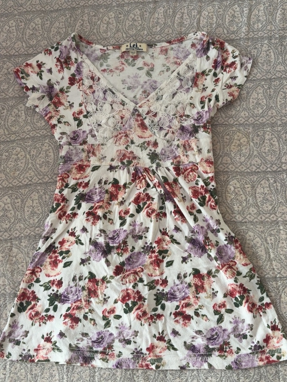 lei White Lace-Trim Floral V-Neck Top with Pink and Purple Roses BabyDoll Top